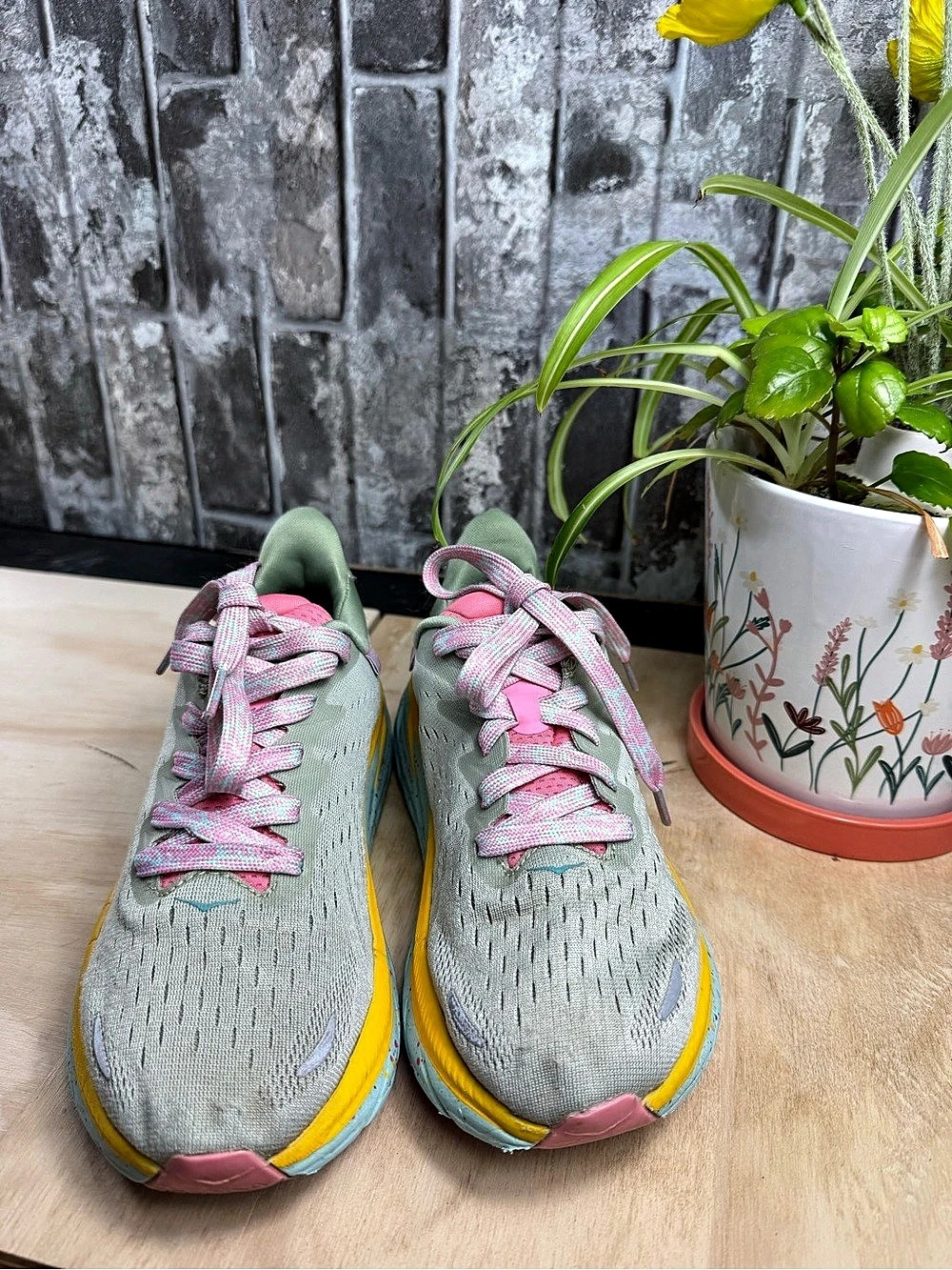Hoka Clifton 8 Athletic Shoes Green & Pink US 6.5B